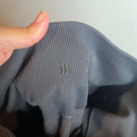 Lululemon deep charocal black In the Flow scrunched crops - Picture 6 of 6